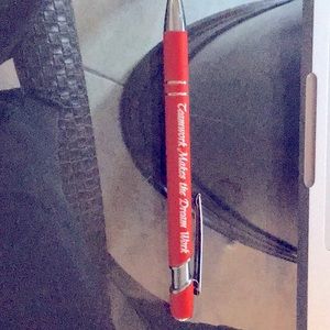 A pen that reminds you that working with others has amazing results.